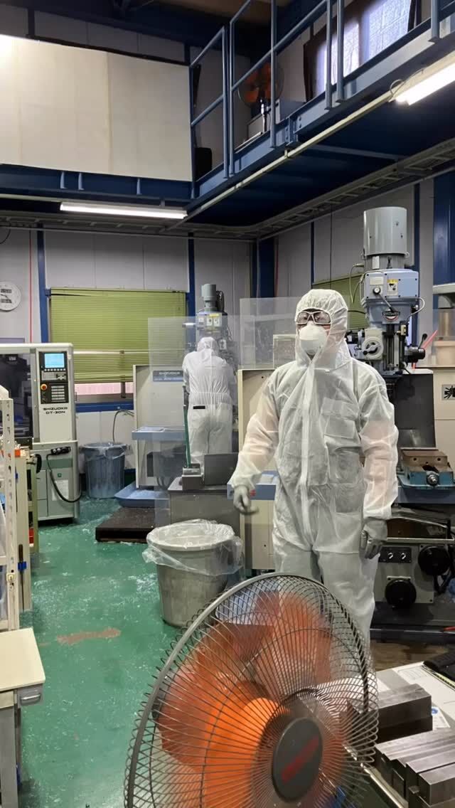 みなさんこんにちは

今年もそろそろこの季節

年末大掃除🧹🧼🧽

今年は12/27に

みんなで1年分の感謝を込めて

大事な機械をキレイにしていきます！

急に冷え込みましたので

皆様も体調に気をつけて

インフル流行ってますね

イワタグループでは

予防接種も行っております

万全の体制で

お仕事お待ちしています！

#機械加工 
#マシニング 
#金属加工 
#プラスチック 
#年末ですね 
#大掃除 
#もうすぐクリスマス 
#インフルエンザ予防接種 
#インフルエンザ怖い